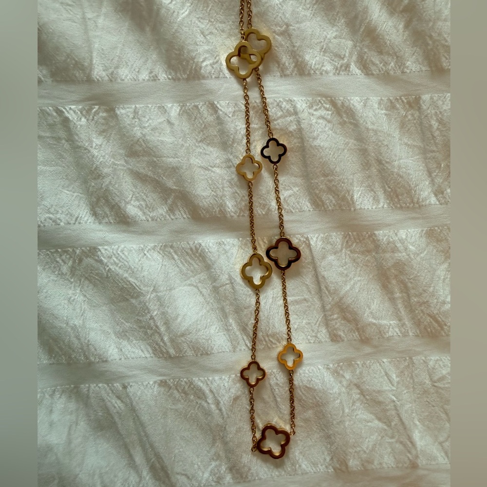 Elegant Clover Necklace